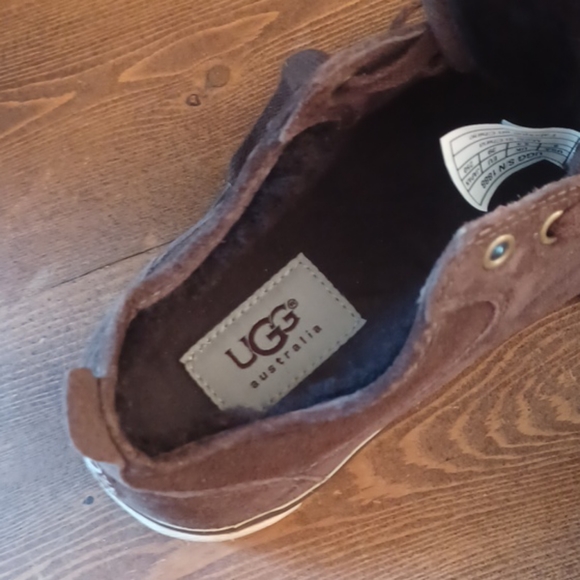 UGG - Picture 4 of 5